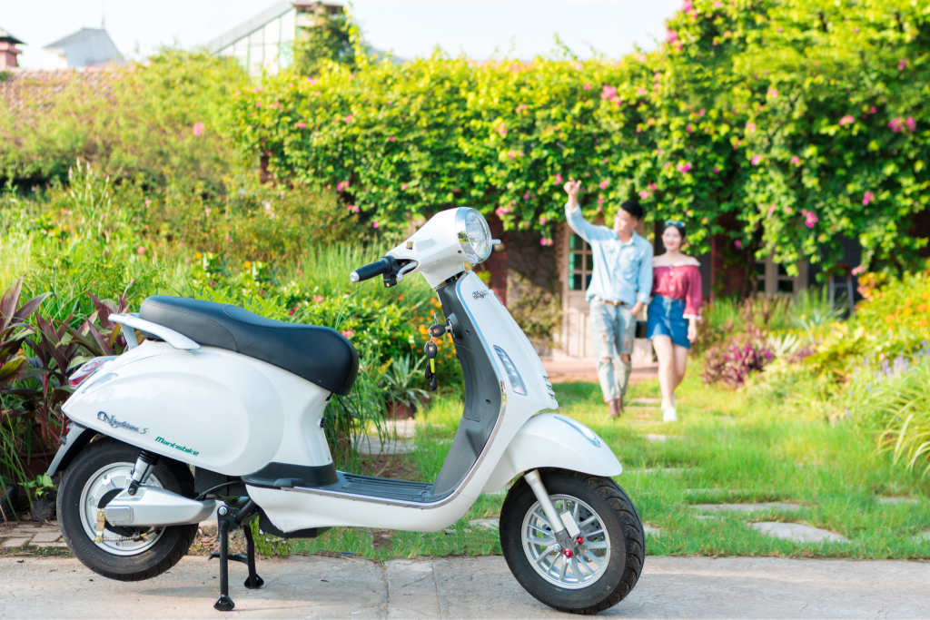 xe-may-dien-vespa-nioshima-s-2019-mau-trang