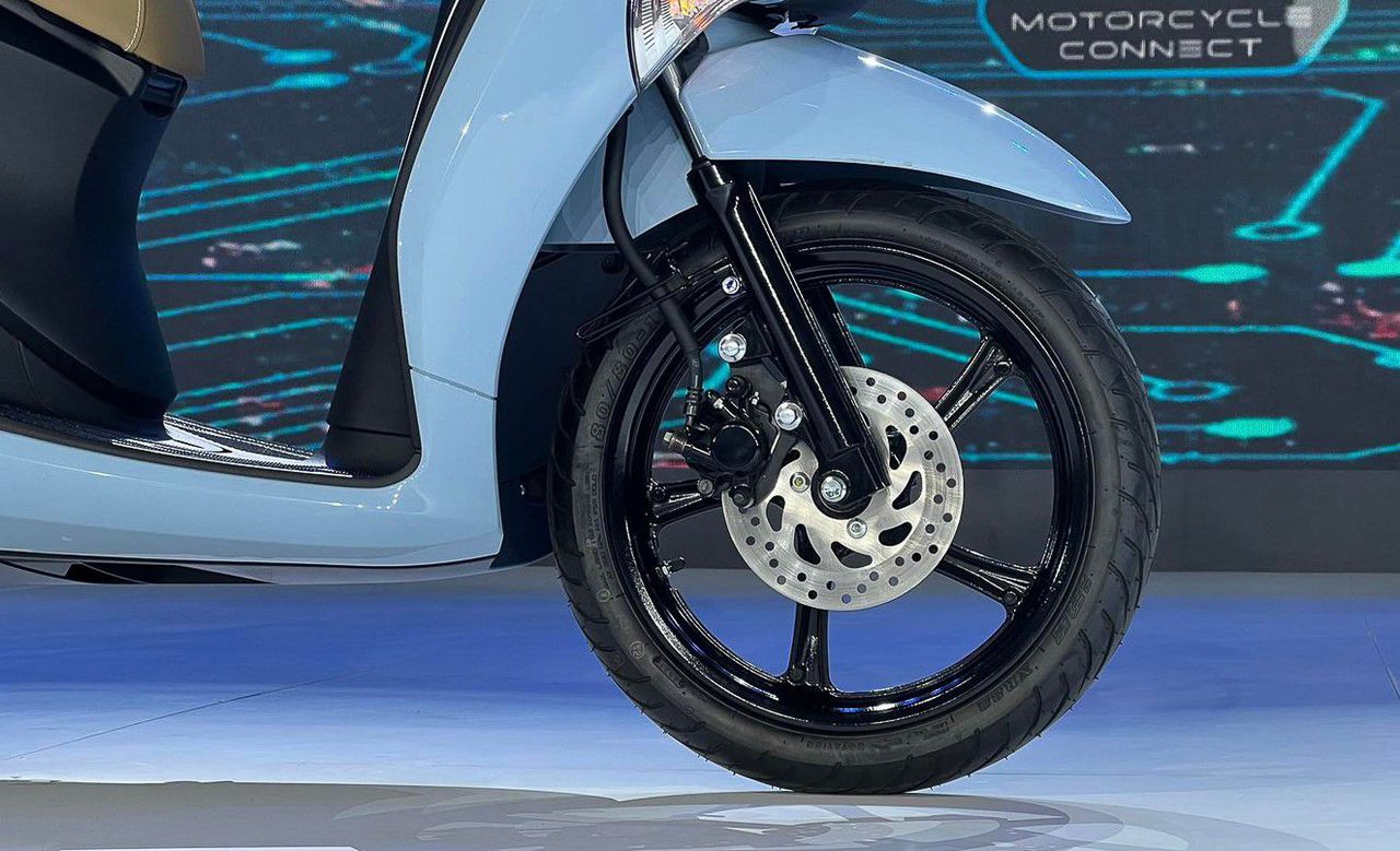 Mâm xe Yamaha Janus 2023 là loại vành đúc, kích thước 14 inch cùng khoảng sáng gầm 135mm giúp xe bám chắc, di chuyển mượt mà hơ