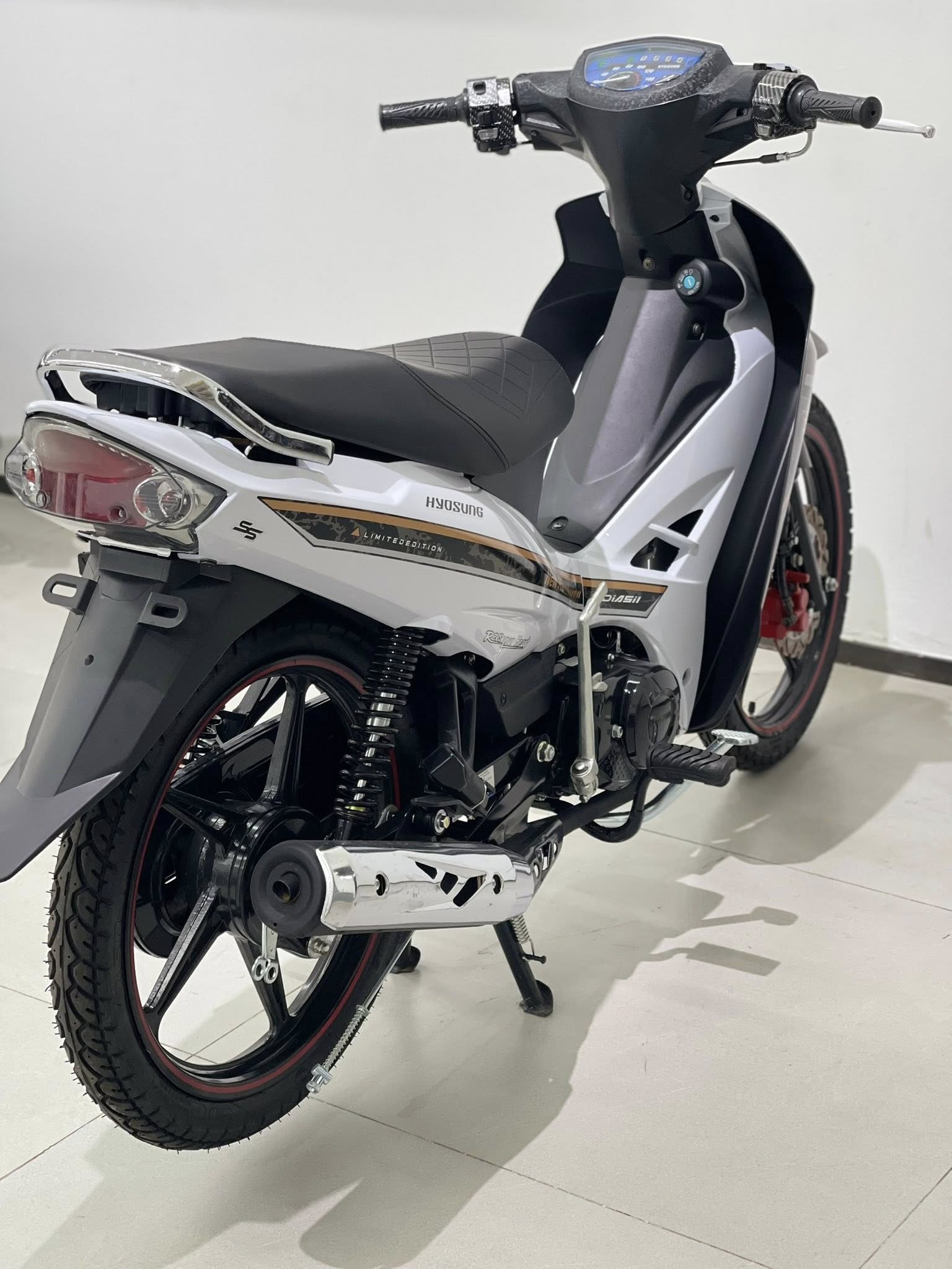 Đèn hậu xe máy sirius 50cc